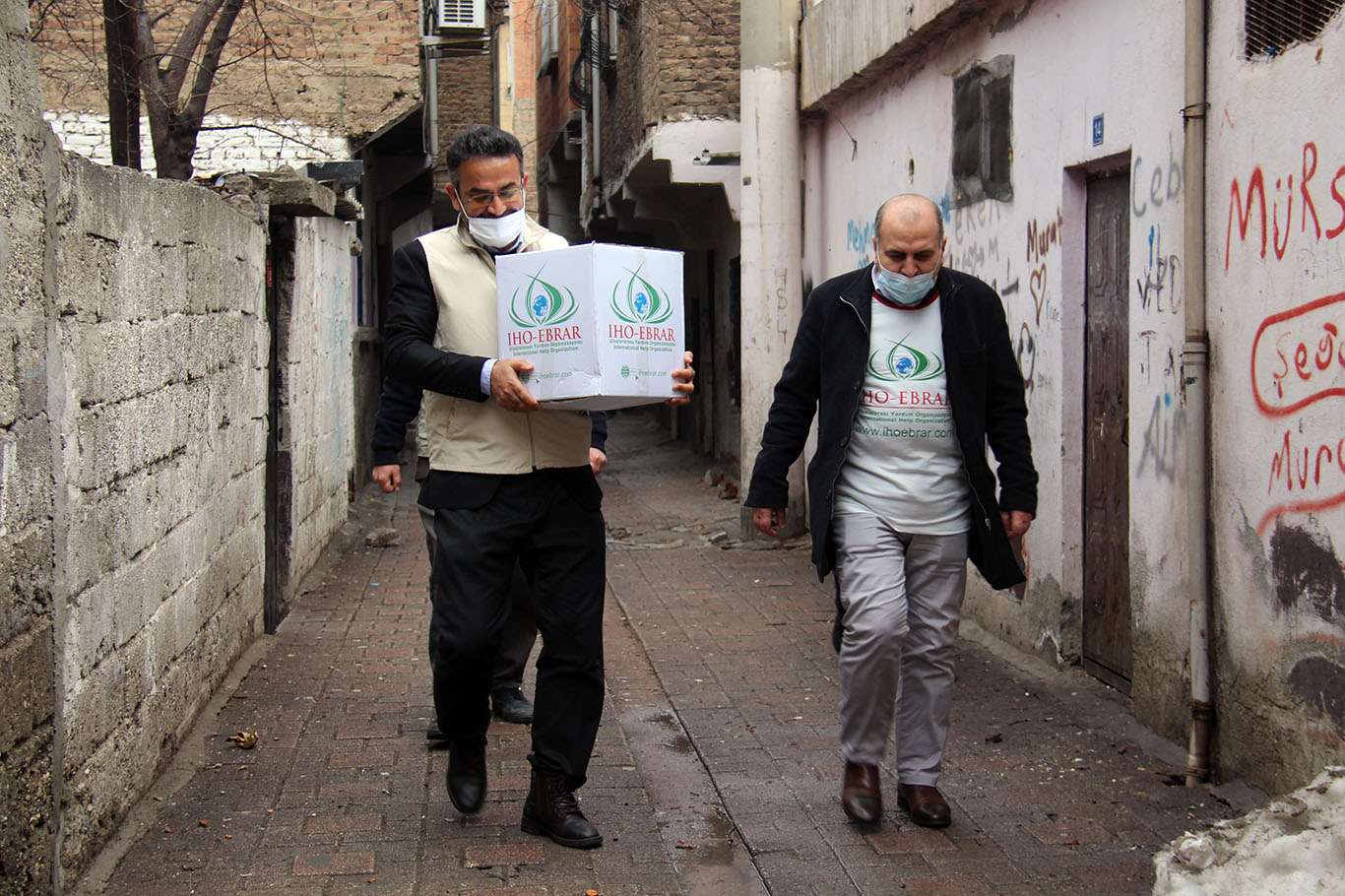İHO EBRAR Genel Başkanı Dr. Alpsoy, Diyarbakır'da mağdur aileleri ziyaret etti İHO EBRAR Genel Başkanı Dr. Alpsoy, Diyarbakır'da mağdur aileleri ziyaret etti